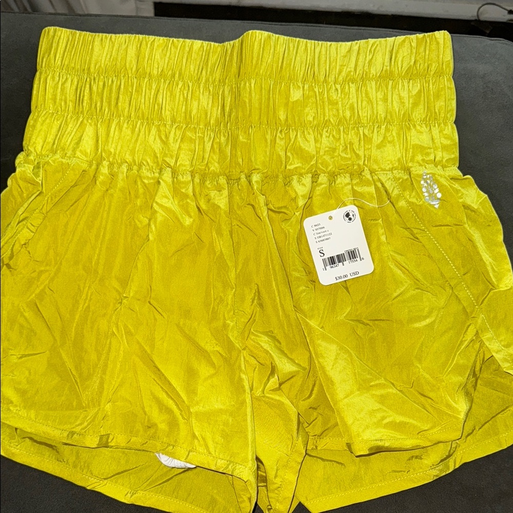 NWT Free People WAY HOME short
Vibrant color
New with tags
Built in underwear